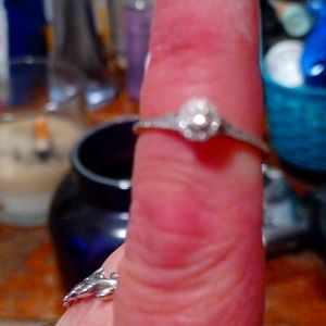Round cut 10 k diamond engagement ring